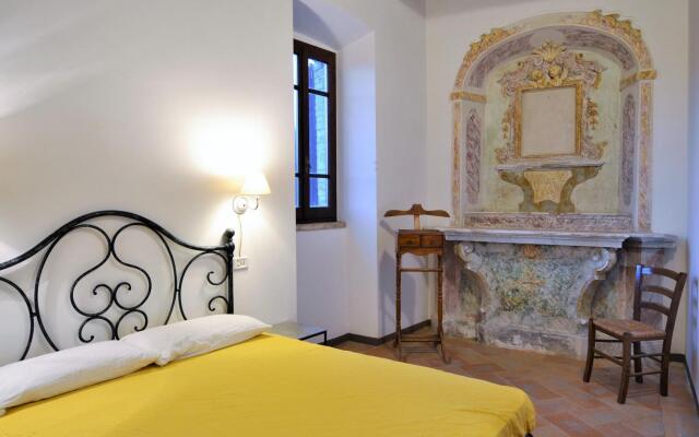 Nice apartment in Mantignana with shared pool