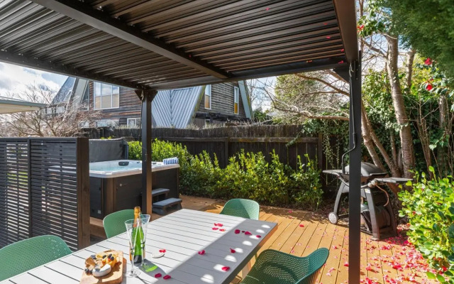 Relax at Richmond Heights