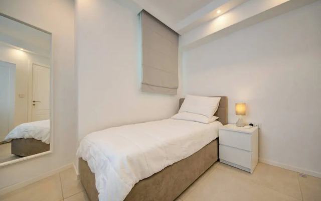 Luxury Penthouse With Private Pool and sea Views, Sleeps 6