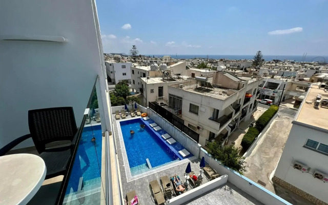 Sunny Blue Hotel