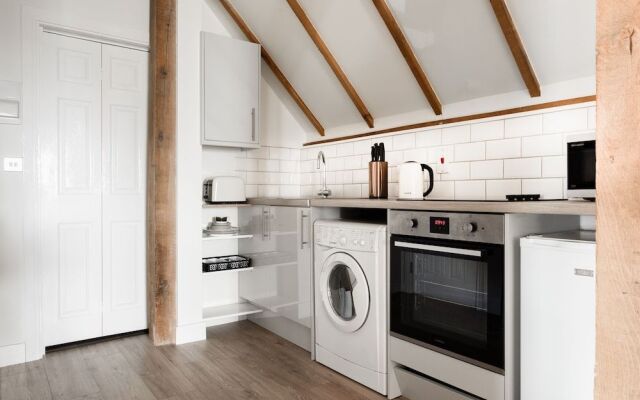 Plume Apartment by Creative Stays