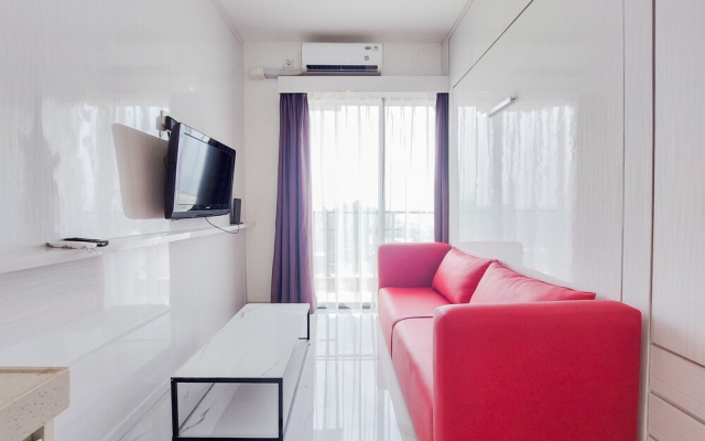 Nice And Comfy Studio Room At Sky House Bsd Apartment