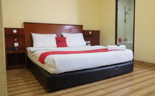 RedDoorz Plus near DC Mall Batam