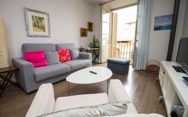 Adorable Apartment Ollerias