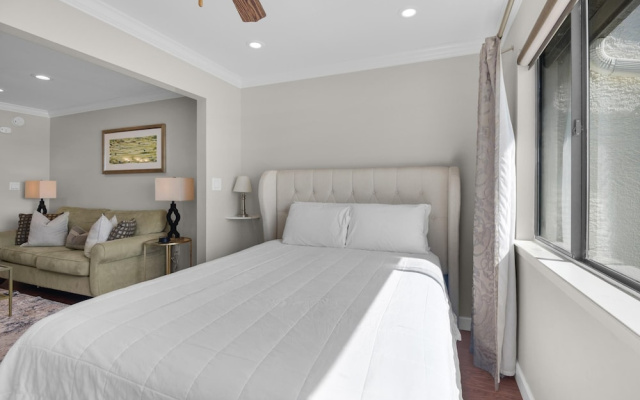 Sunset Harbor Palms 2-304