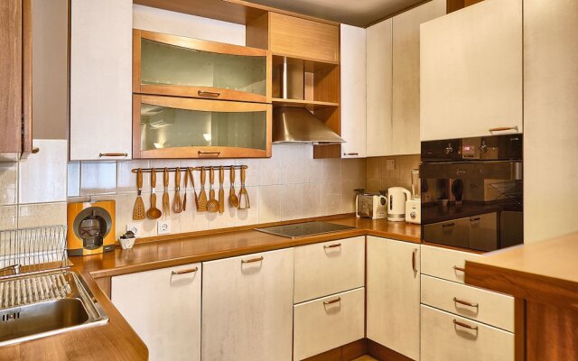 Baratero City Corner II Apartment