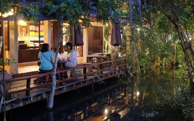 RoomQuest Amphawa Floating Market