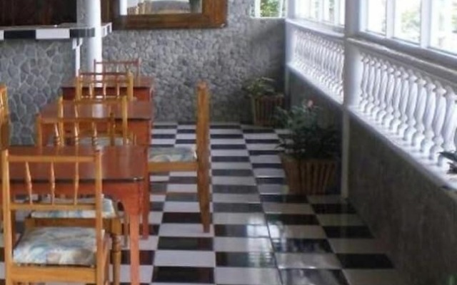 Symes Zee Villa