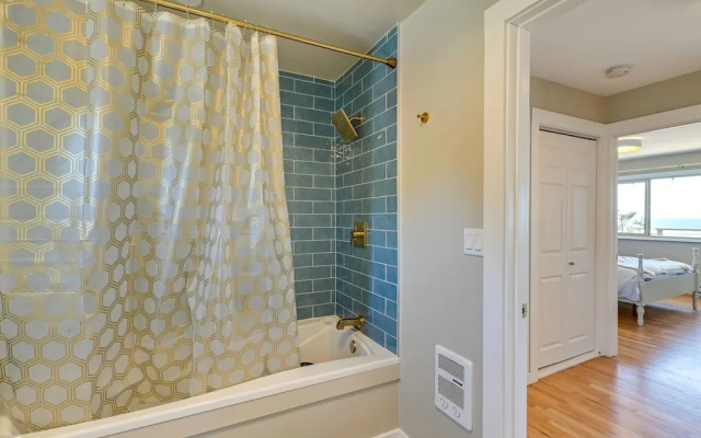 Moclips Home w/ Hot Tub & Stunning Beach Views!