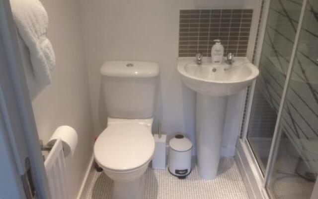The Beeches 2 - Serviced Duplex Apartment
