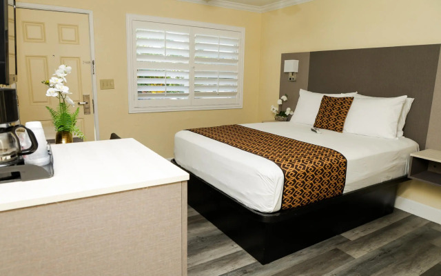 Silver Surf Motel