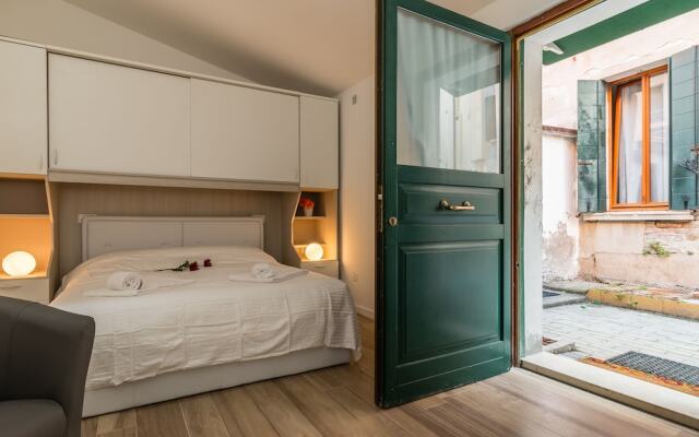 The Love Hut by Santa Lucia Station