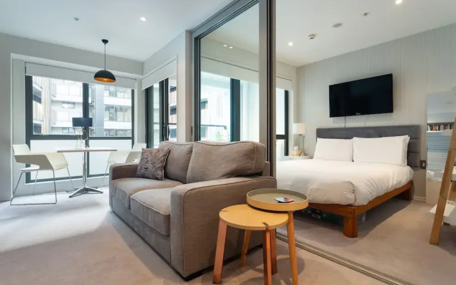 Toodle's Pristine inner-city nest with carpark