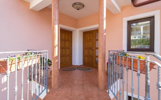 Amazing Home in Icici With Wifi and 2 Bedrooms