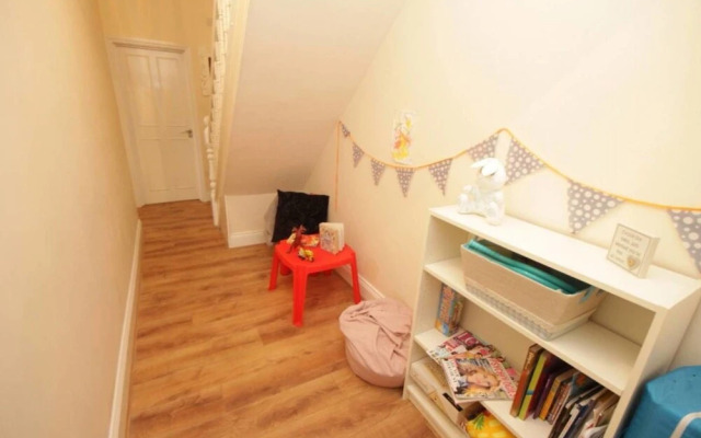 Large 6 bed House With Hot Tub