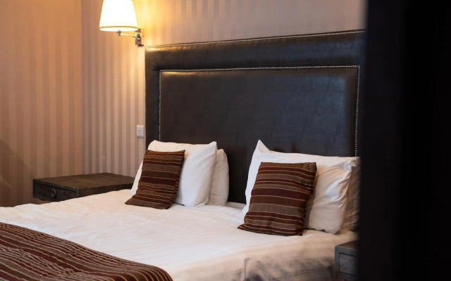 The Fenwick Hotel