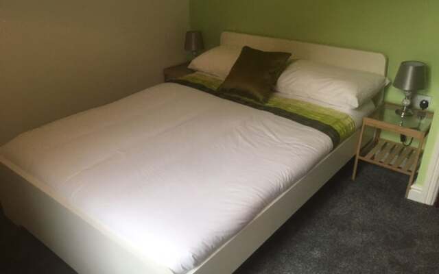 Town House @ Richmond St