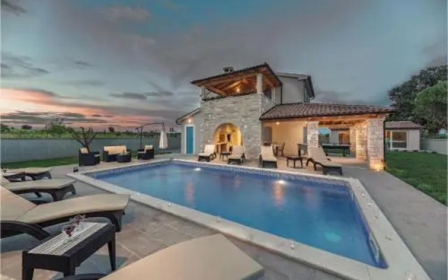 Four-Bedroom Holiday Home in Radeki Polje