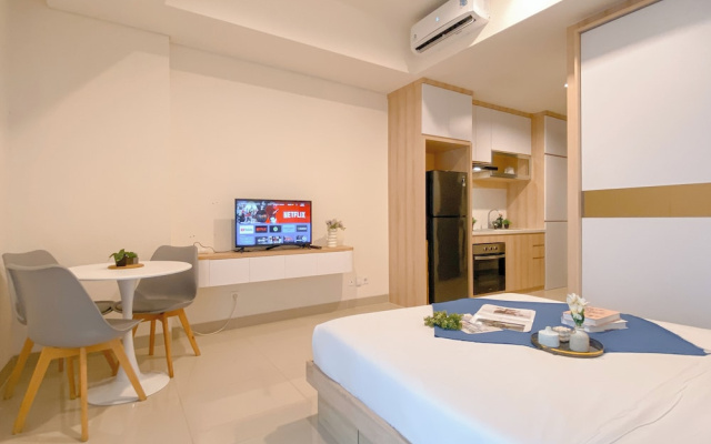 Cozy And Neat Studio At Cleon Park Apartment