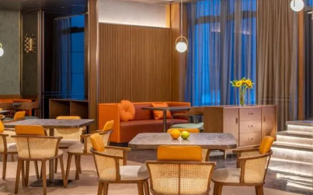 Orange Hotel (Zhengzhou East Railway Station Jinshui Road Branch)