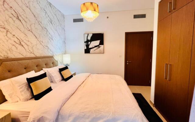 Luxury beach front apartment with balcony Dubai Marina