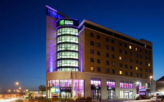 Holiday Inn Express London - Newbury Park, an IHG Hotel