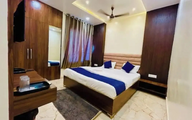 Hotel R K Palace