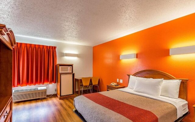 Motel 6 Pontoon Beach, Il