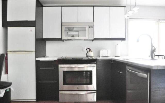 Cozy 1 BD Suite Centrally Located North Vancouver