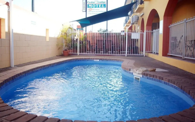 Cedar Lodge Motel Townsville