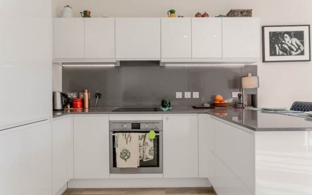 2 Bedroom Balcony Flat in Bermondsey