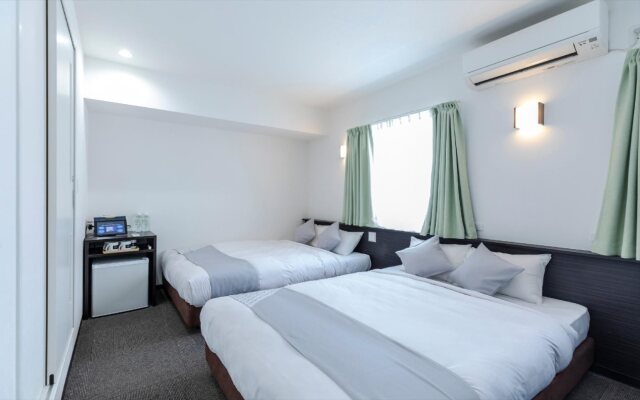 Universal Hotel Reborn