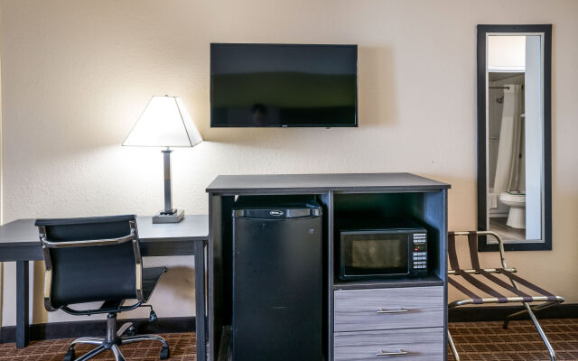 Quality Inn & Suites Greenville - Haywood Mall