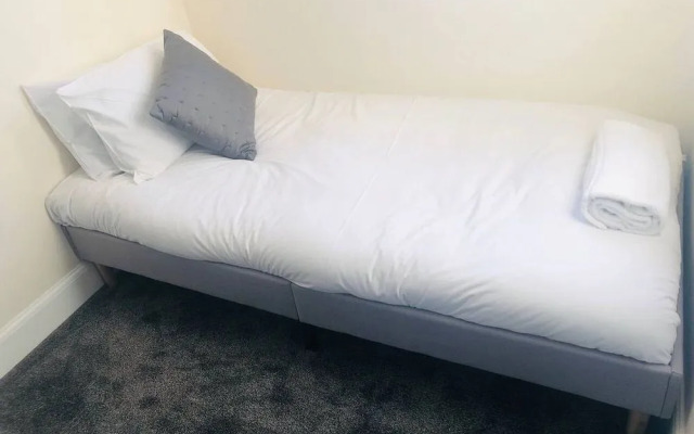 Canal Waterfront Townhouse