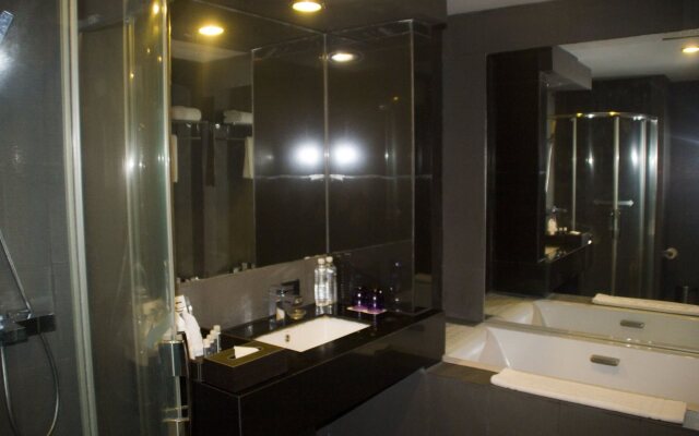 Avenue 64 Hotel