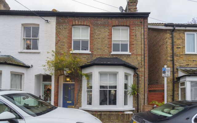 Traditional Home in Kew Gardens