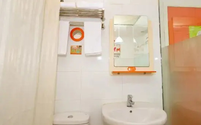Bujing Hotel (Xi'an Liberal Arts College Taibai South Road Subway Station)