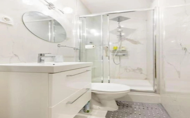 Premium studio 2 minutes walk from Champs-Elysees