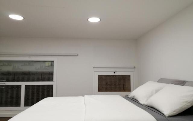 BIOMA Modern & Minimalist Apartment