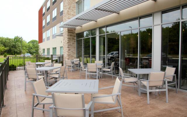 Holiday Inn Express & Suites Oswego, an IHG Hotel