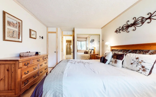 Summit Cozy Condo Getaway!