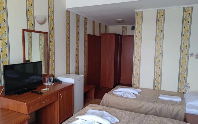 Lotos Hotel