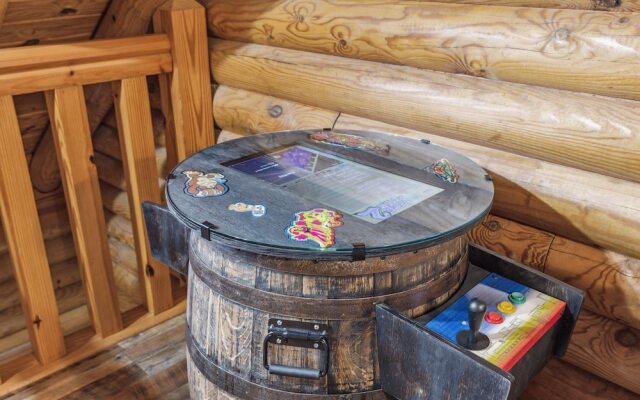 Golf View 2 Bedroom Cabin by RedAwning