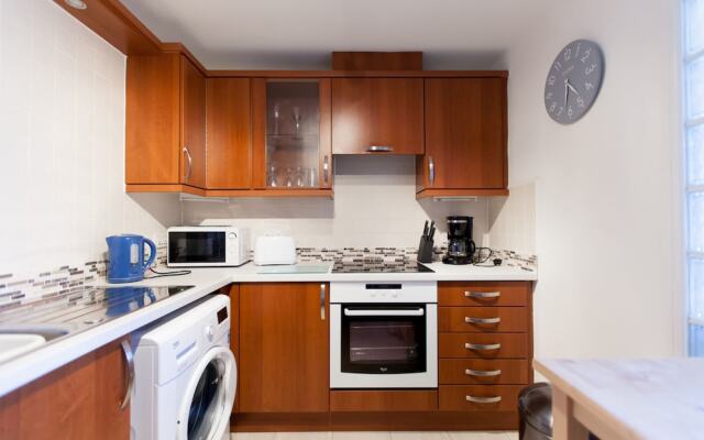 Park & Play! Superb Flat W/parking Near Shore
