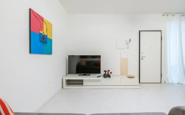 Chic Pop Apartment in Livorno