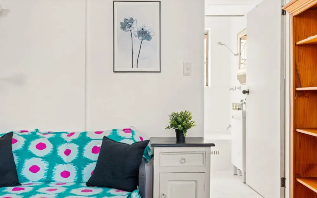 Convenient Studio in Trendy Inner-city Suburb – Guest Rooms – Sydney
