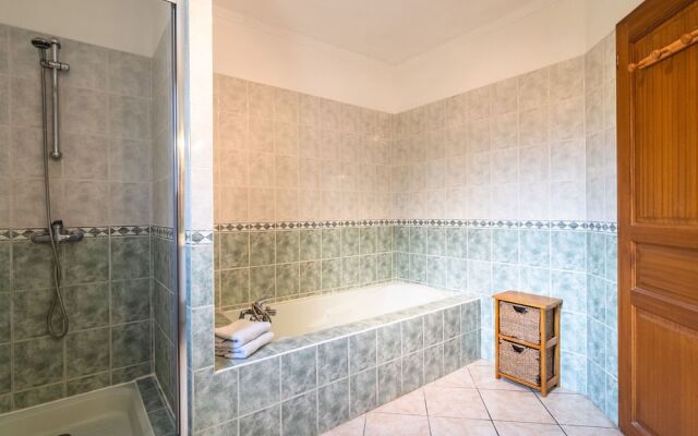 Superb Villa In Olonzac With Swimming Pool Close To Lake