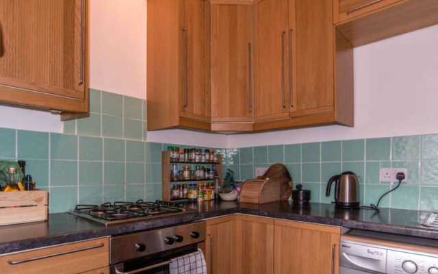 Comfortable Apartment In Leith