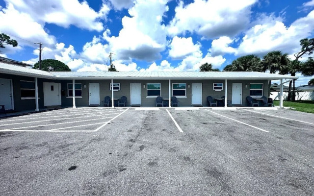 Lemon Bay Motel