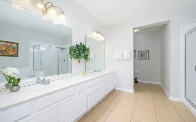 Beautiful Vista Cay Lakeview Condo - 1019